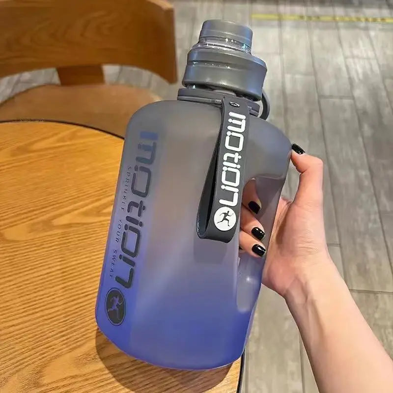 Botella de agua deportiva de 2,4 litros con pajita, gran capacidad, para fitness, con escala, tetera de plástico portátil para exteriores.