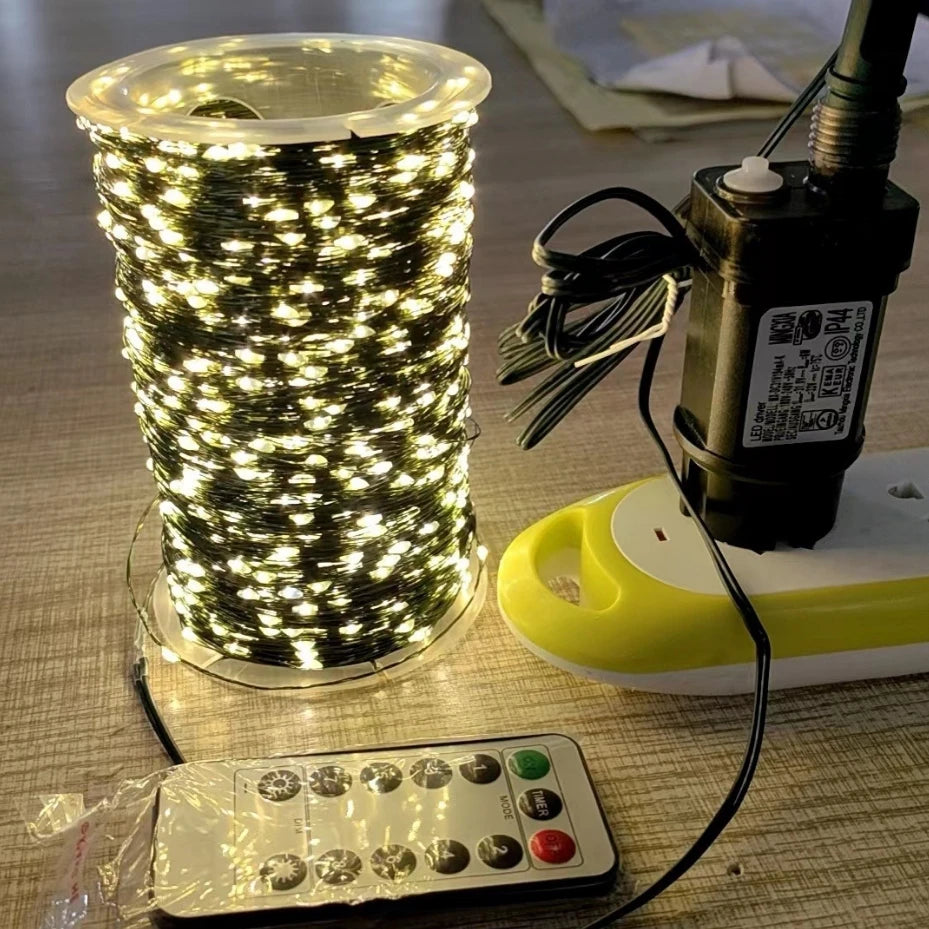 Guirnalda de luces LED de 1000/500 para decoración navideña de exteriores, resistente al agua y con mando a distancia, ideal para árboles, calles, bodas y fiestas.