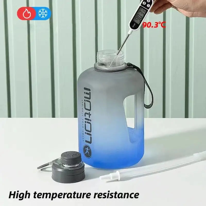 Botella de agua deportiva de 2,4 litros con pajita, gran capacidad, para fitness, con escala, tetera de plástico portátil para exteriores.