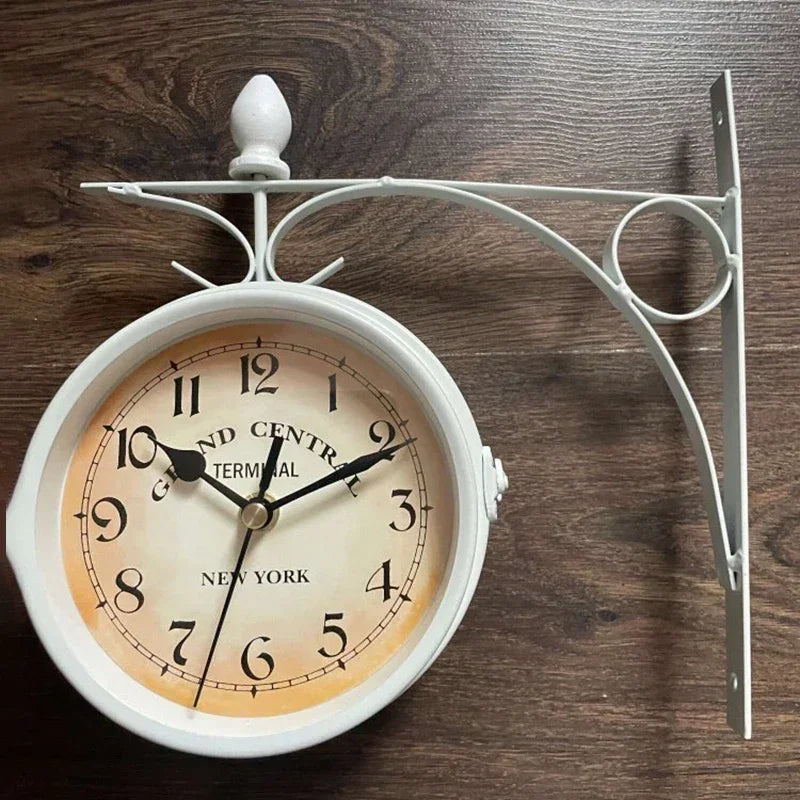 Outdoor Wall Clock Hanging Retro Double Sided 21.8 CM Metal Mount Vintage Garden Coffee Bar Decoration Round Station wandklok