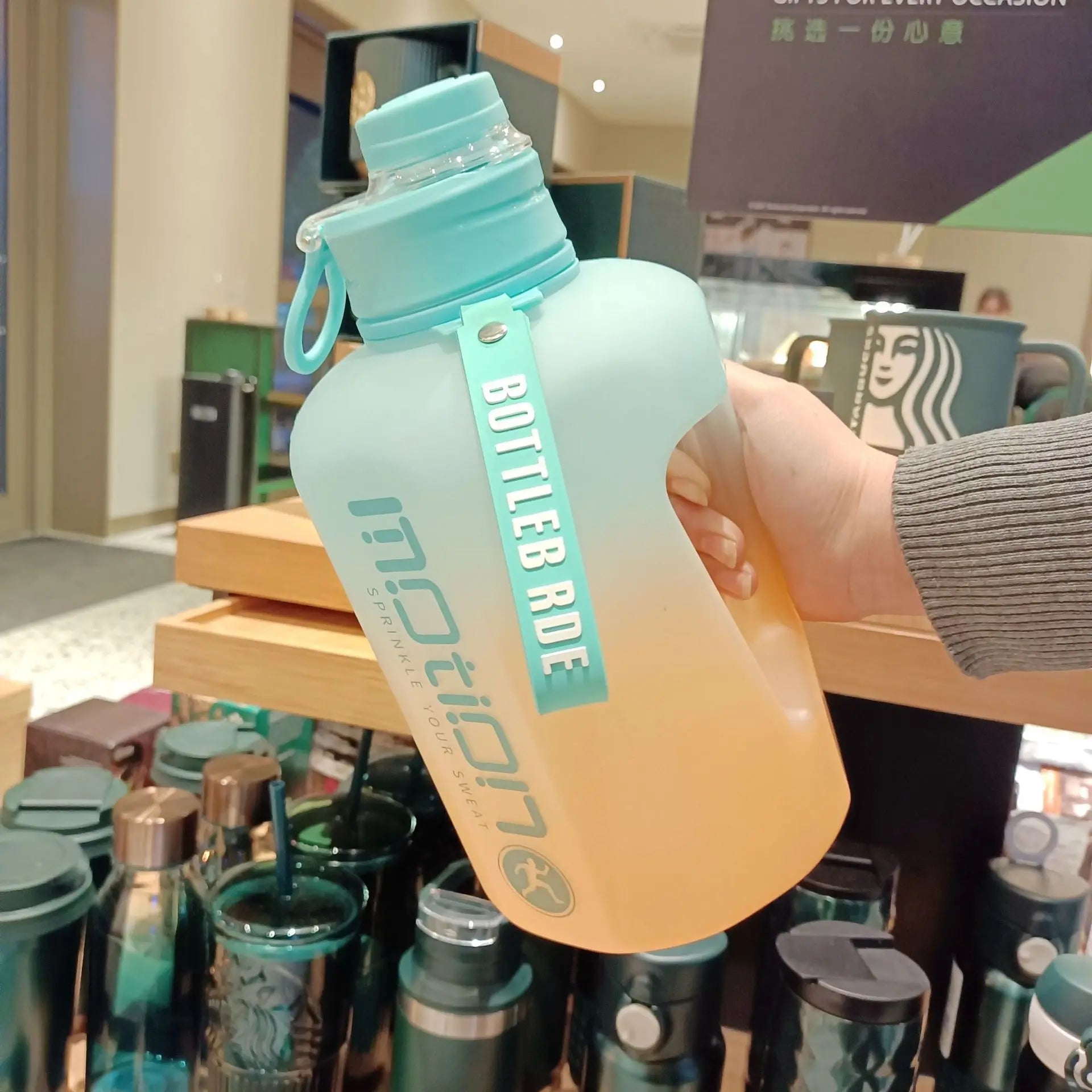 Botella de agua deportiva de 2,4 litros con pajita, gran capacidad, para fitness, con escala, tetera de plástico portátil para exteriores.