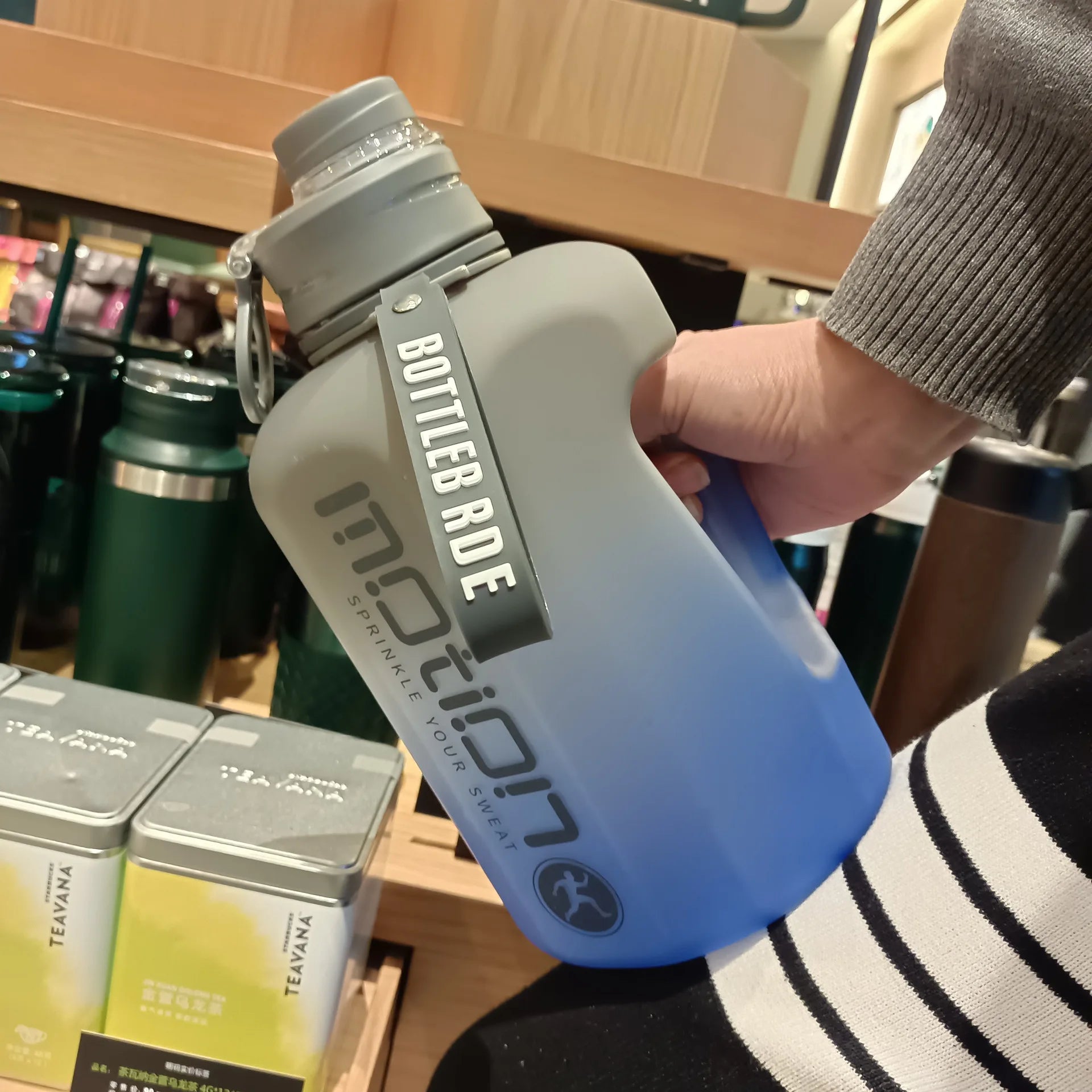 Botella de agua deportiva de 2,4 litros con pajita, gran capacidad, para fitness, con escala, tetera de plástico portátil para exteriores.