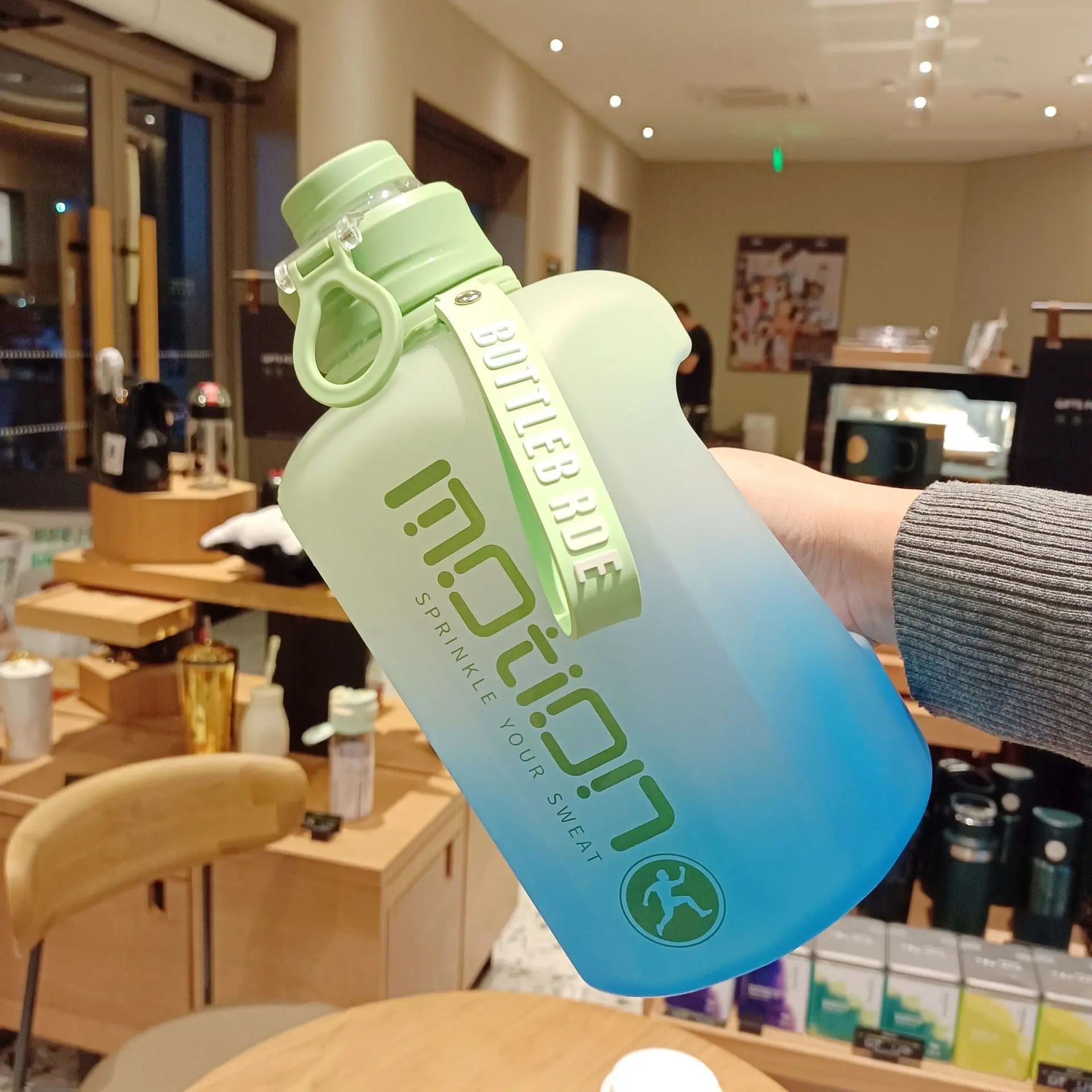 Botella de agua deportiva de 2,4 litros con pajita, gran capacidad, para fitness, con escala, tetera de plástico portátil para exteriores.